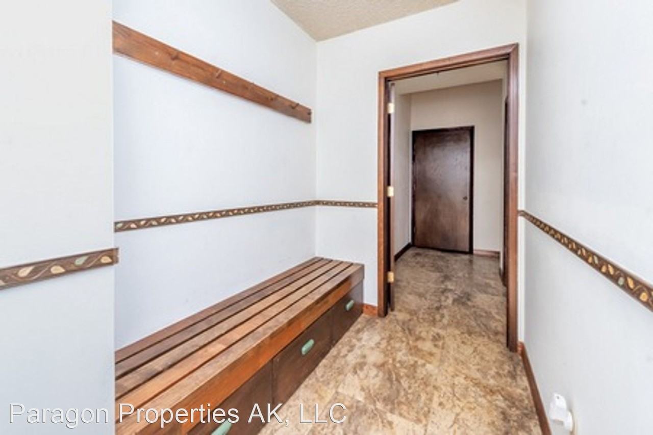 1004 Potlatch Cir - Photo 2 of 14