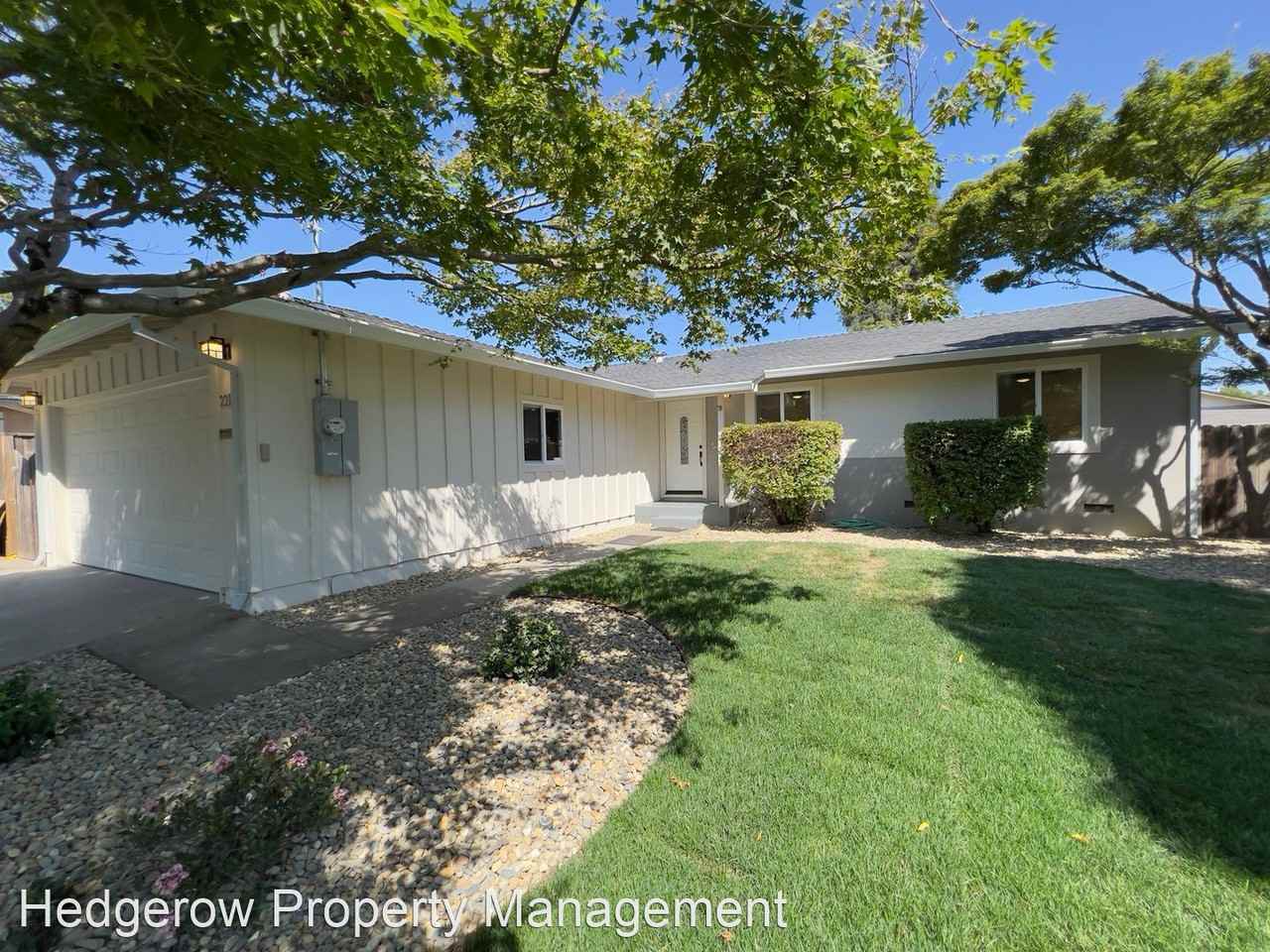 2210 Wales St - Photo 3 of 25