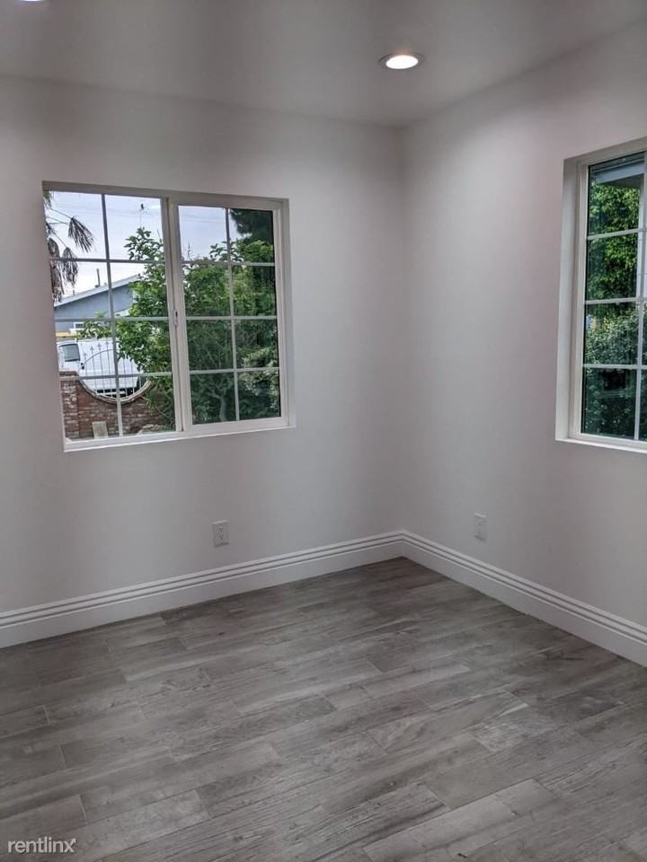 4621 E 59th Pl - Photo 3 of 14