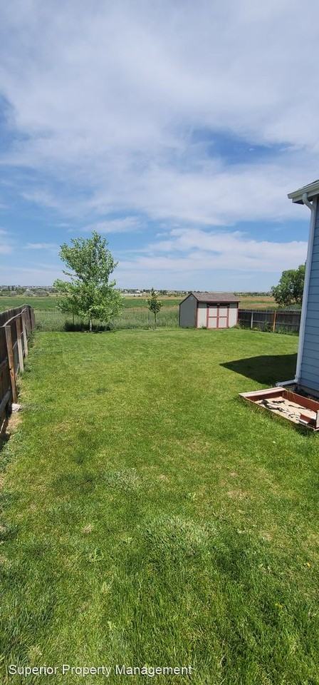 1723 Meadow Dr - Photo 3 of 50