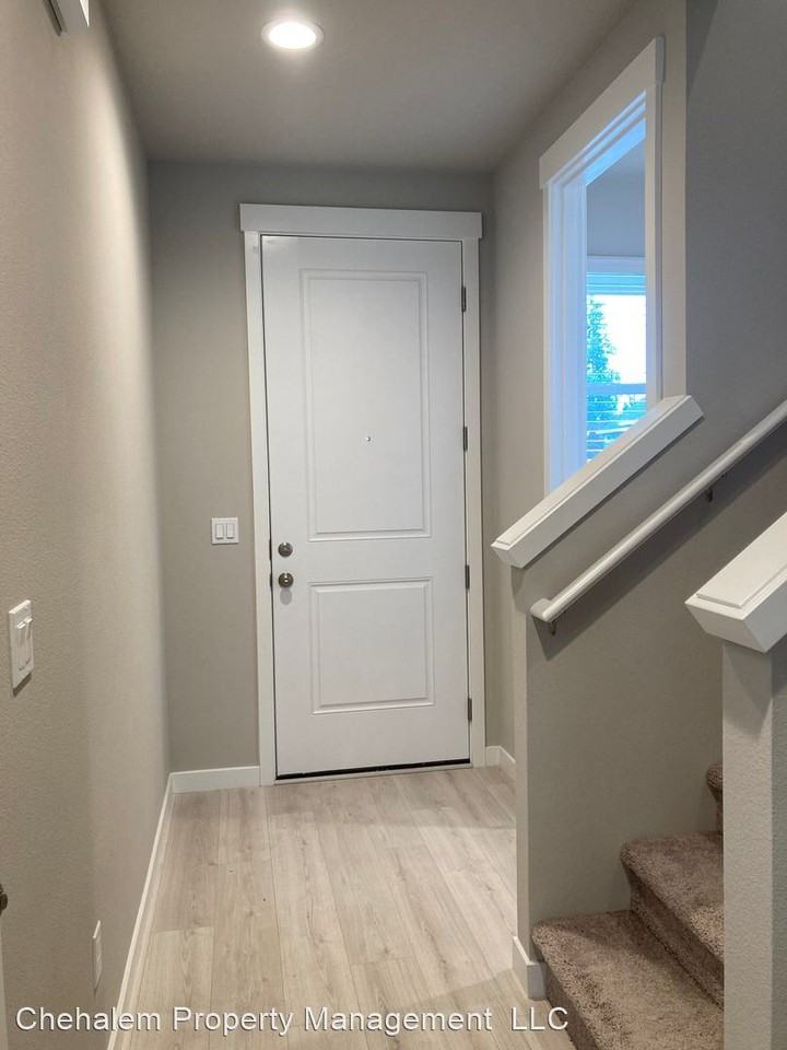 222 W 17th St - Photo 3 of 16