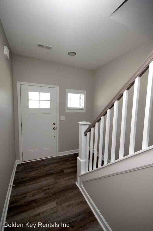 423 S Pine St - Photo 2 of 13