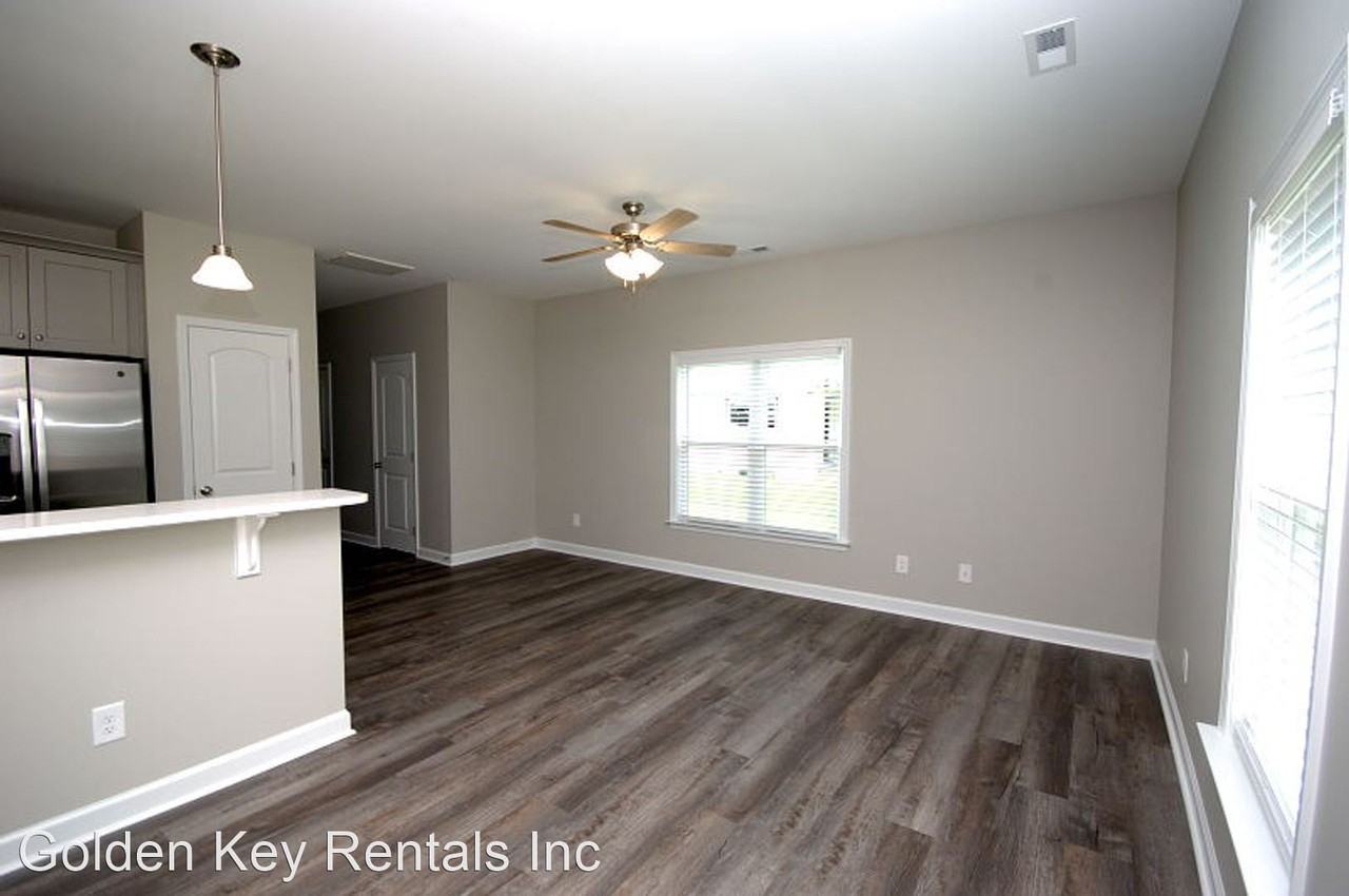 423 S Pine St - Photo 3 of 13