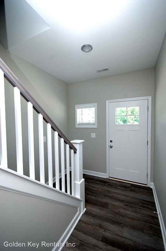425 S Pine St - Photo 2 of 13