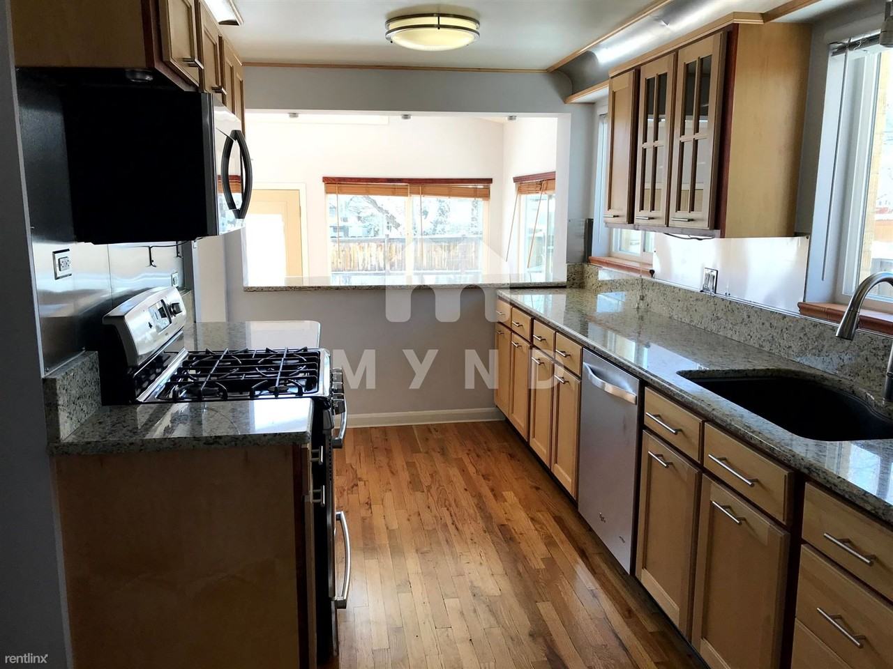 1076 S Monroe St - Photo 2 of 17