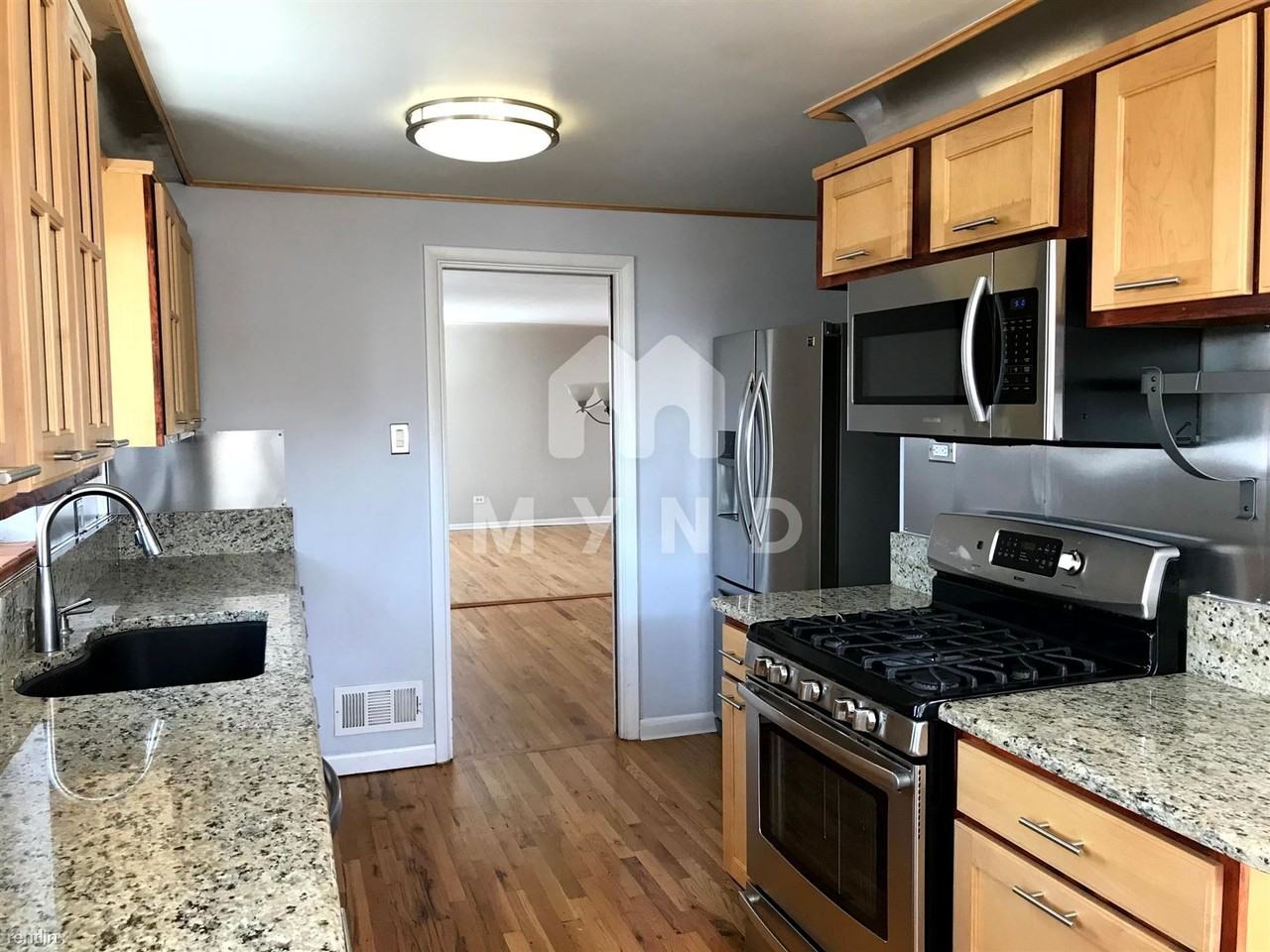 1076 S Monroe St - Photo 3 of 17