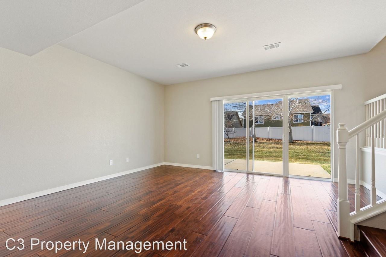 2469 Ashland Ln - Photo 3 of 30