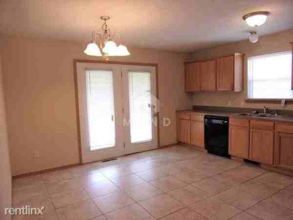 1123 S Brown Ave - Photo 3 of 15