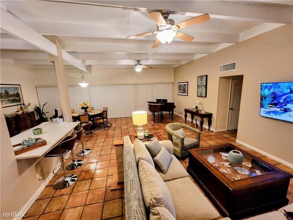 708 Solar Isle Dr - Photo 3 of 21