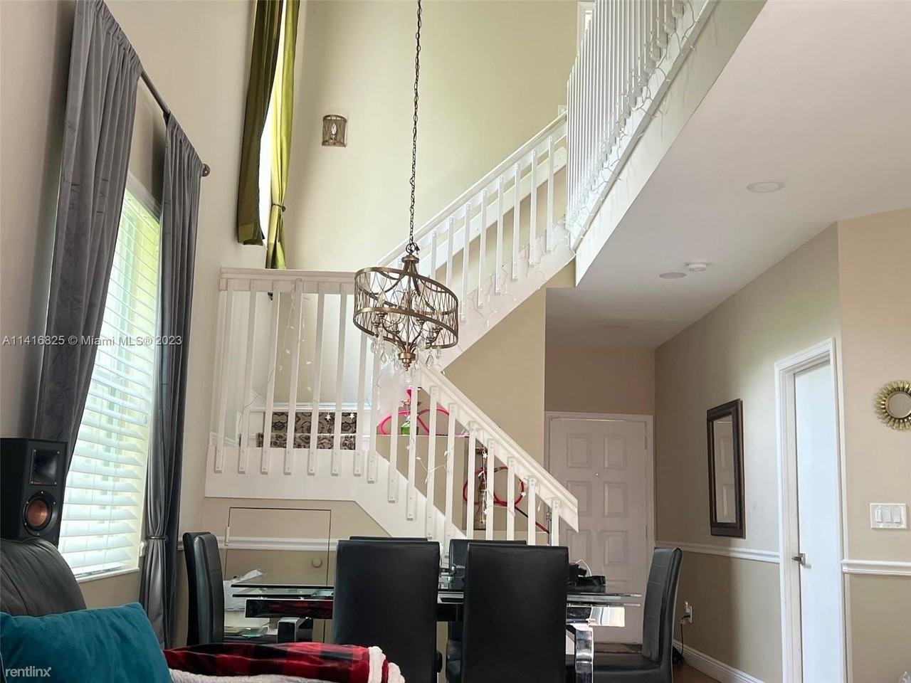 1325 Nw 126th Ave - Photo 2 of 13