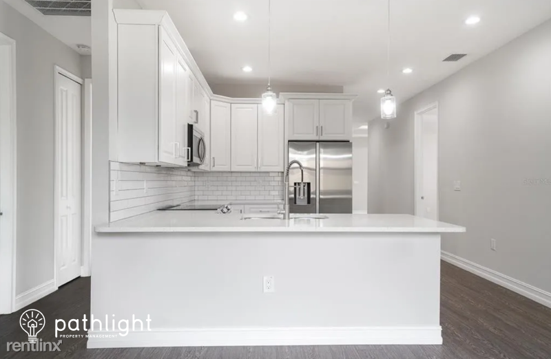 3920 W Crenshaw St - Photo 2 of 12