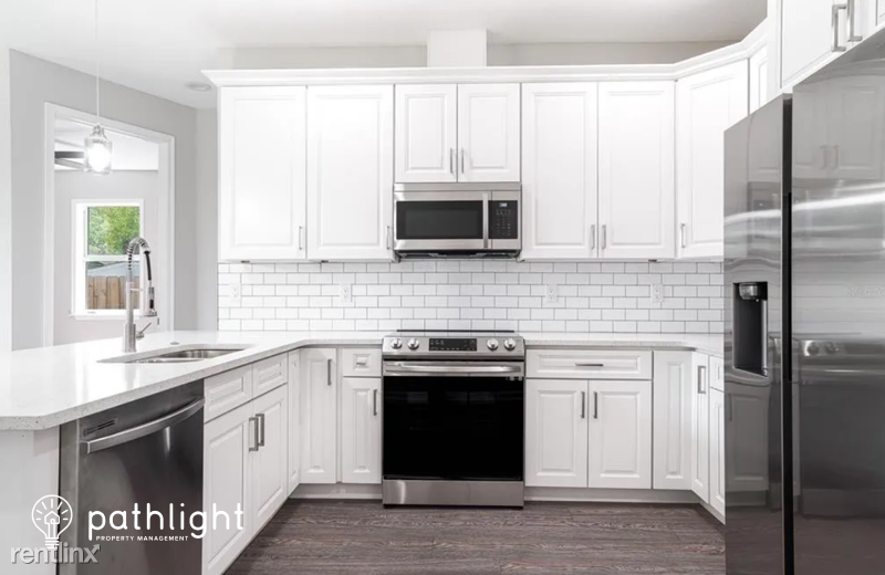 3920 W Crenshaw St - Photo 3 of 12