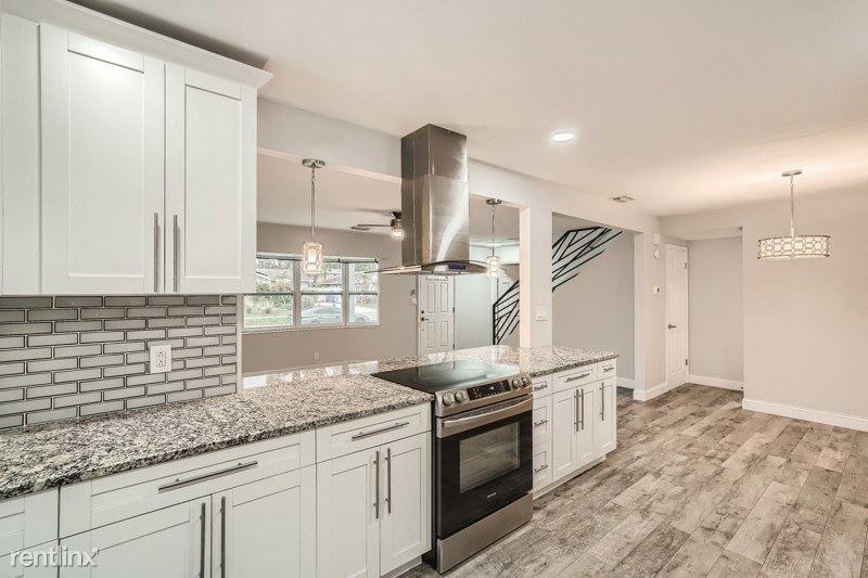 7394 Norwich Ln - Photo 3 of 19