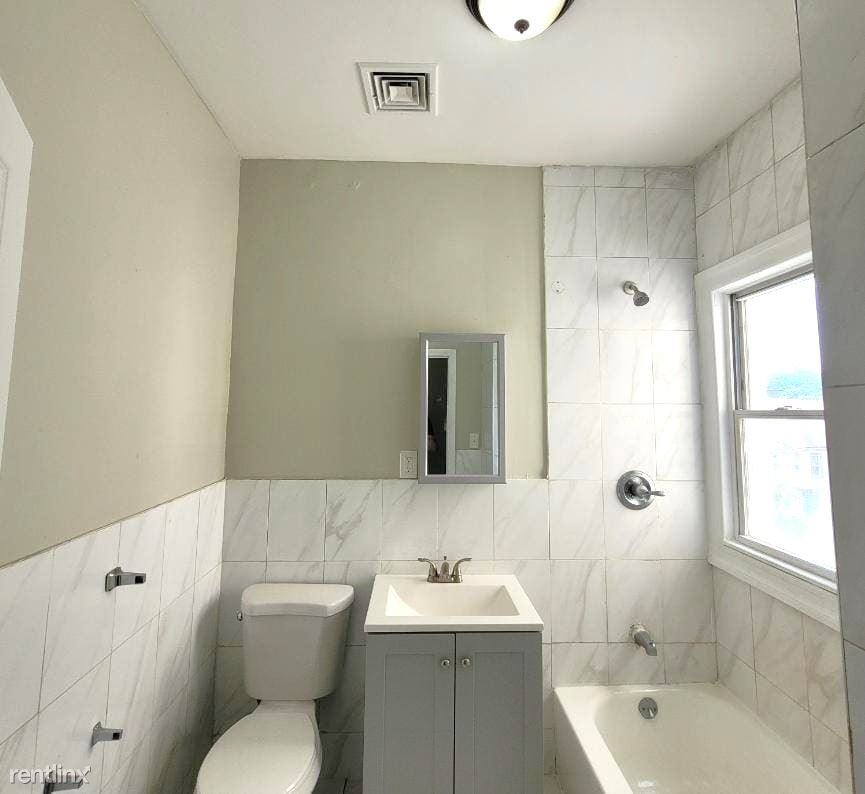 908 Bergen St - Photo 2 of 7