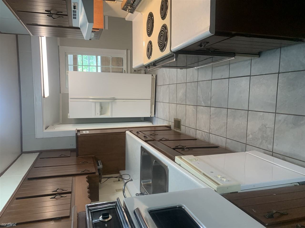 557 Kirkpatrick Ave - Photo 2 of 8