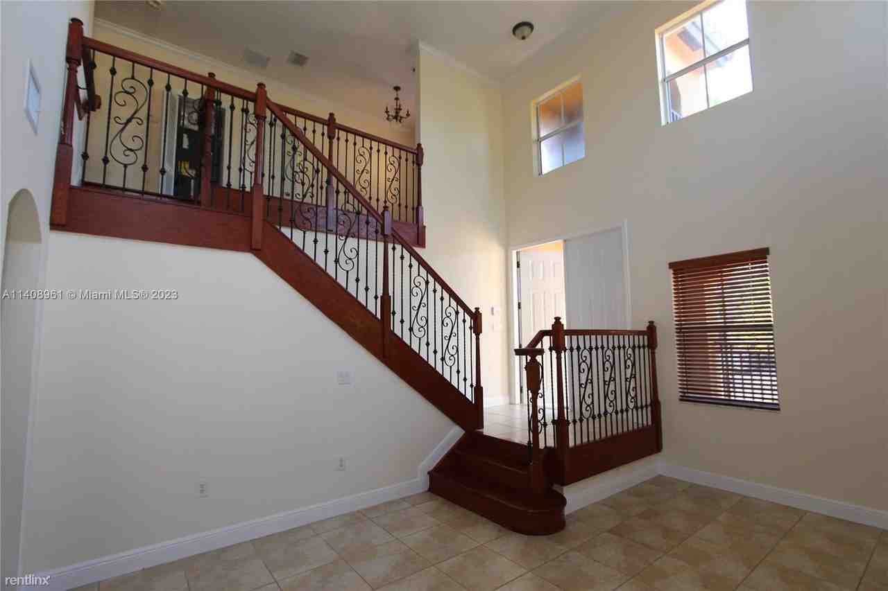 15449 Sw 31st Ln - Photo 2 of 30