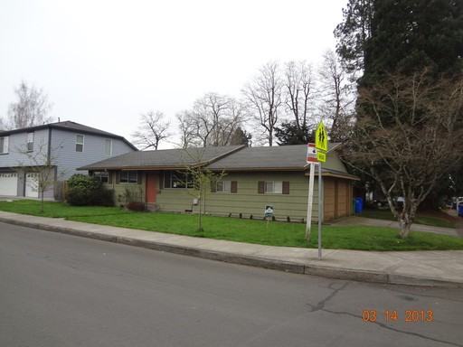 415 SE Vista Ave - Photo 3 of 7