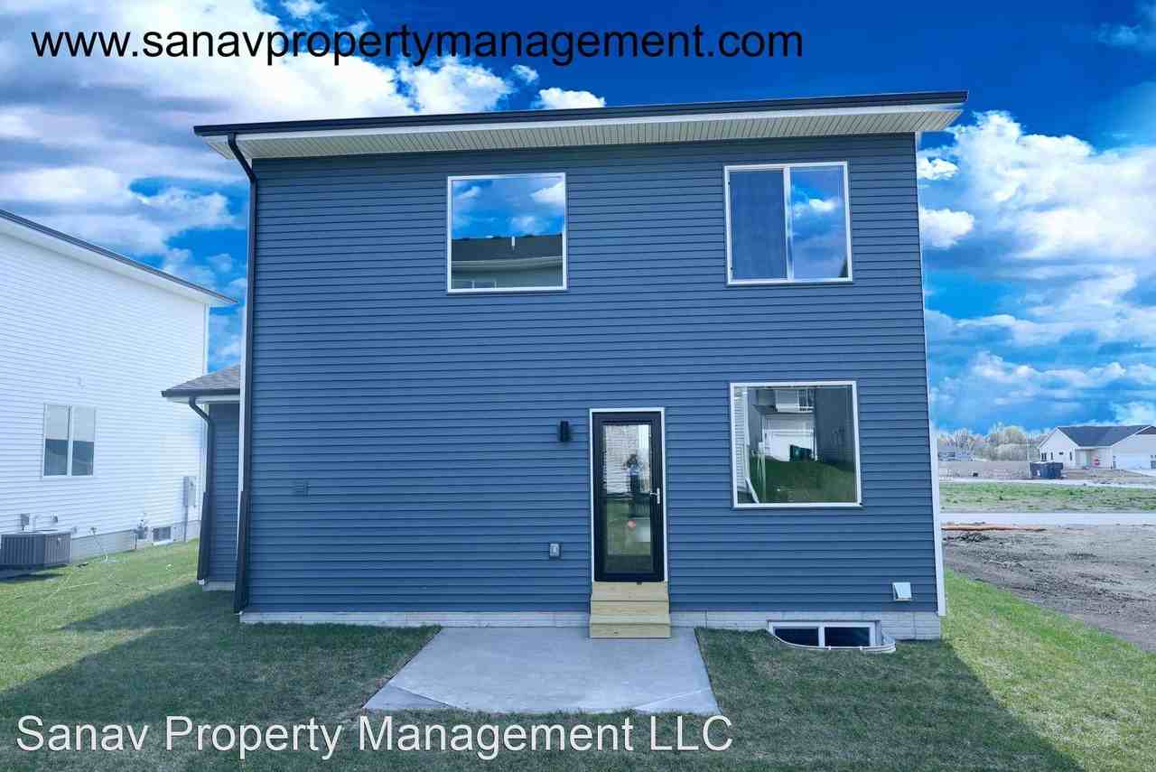 2911 Osprey St - Photo 3 of 18