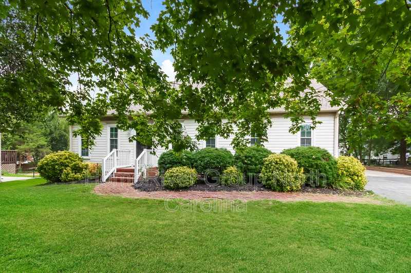 2213 Crosswinds Ct - Photo 3 of 18