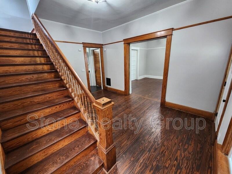 636 S 7th St - Photo 3 of 16