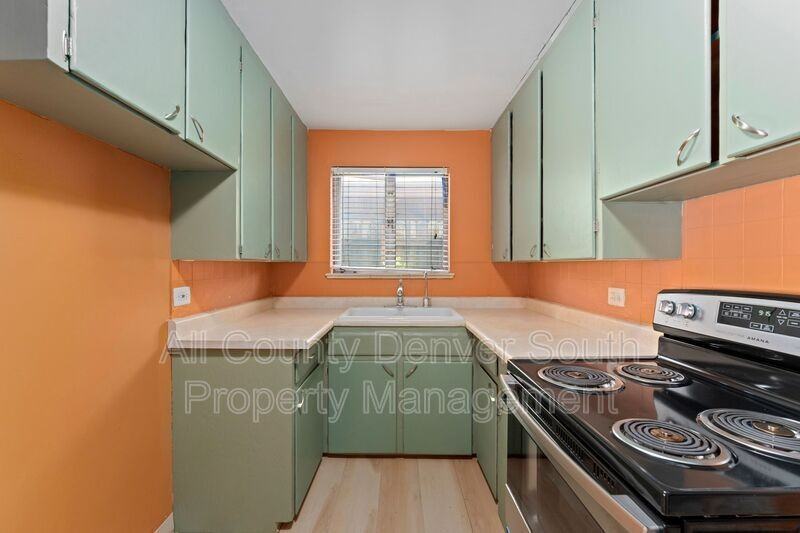 1045 S Tejon St - Photo 3 of 19