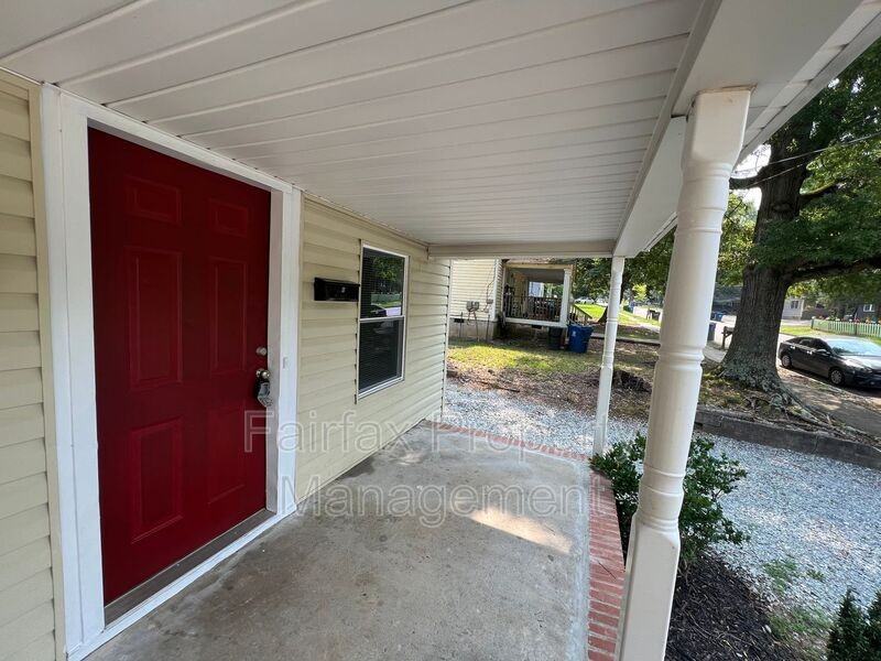 2609 Ashe St #B - Photo 2 of 17