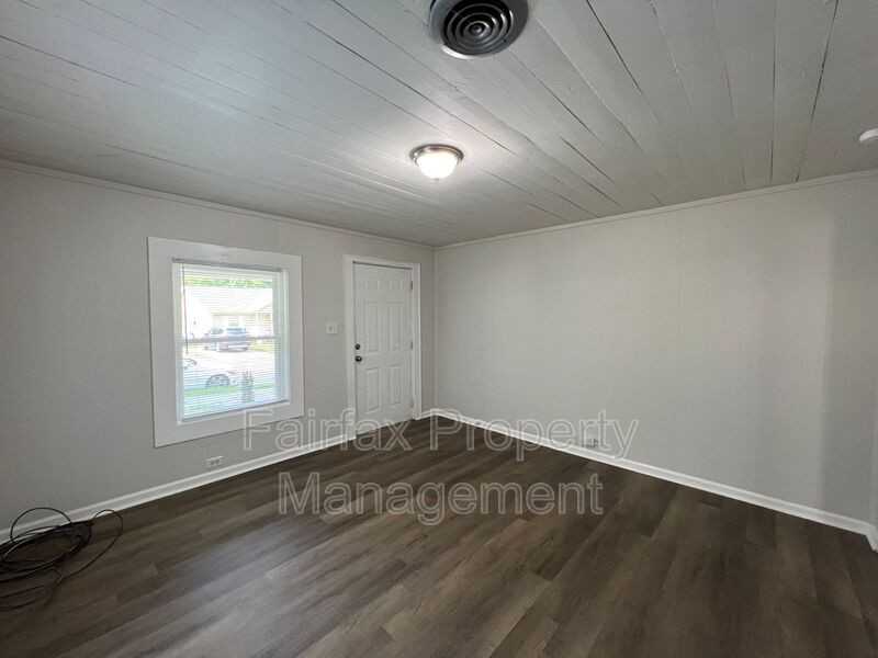 2609 Ashe St #B - Photo 4 of 17