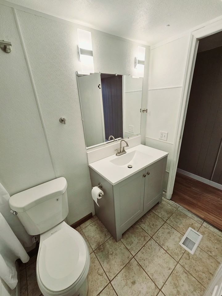 2375 E Main St - Photo 6 of 12