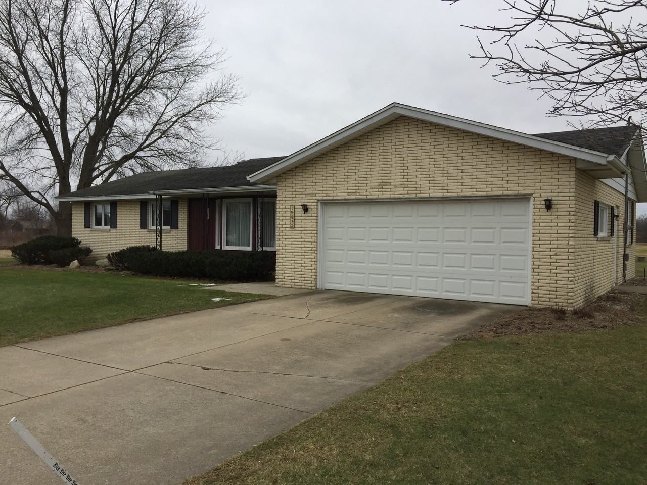 10572 Perry St - Photo 2 of 15