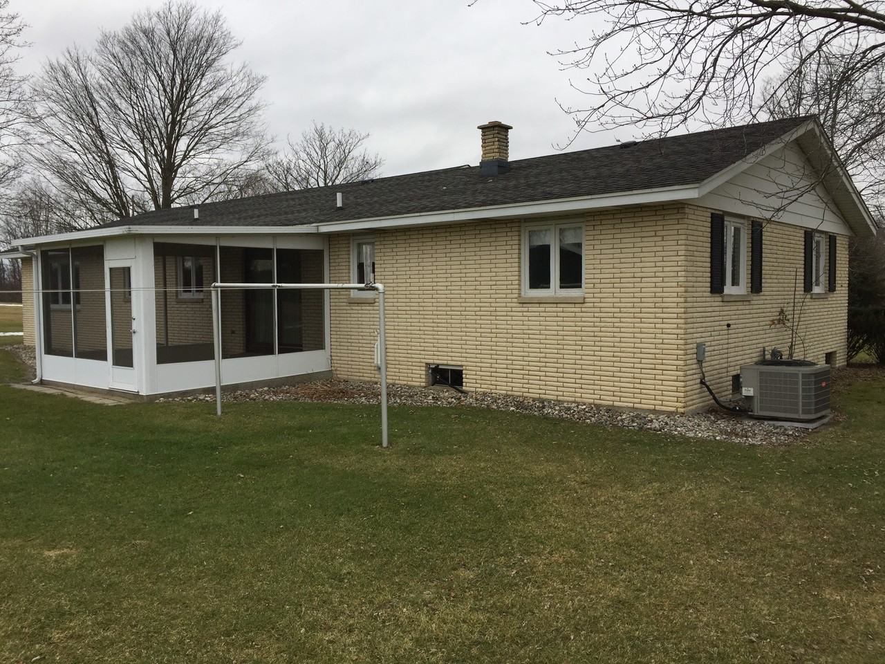 10572 Perry St - Photo 3 of 15
