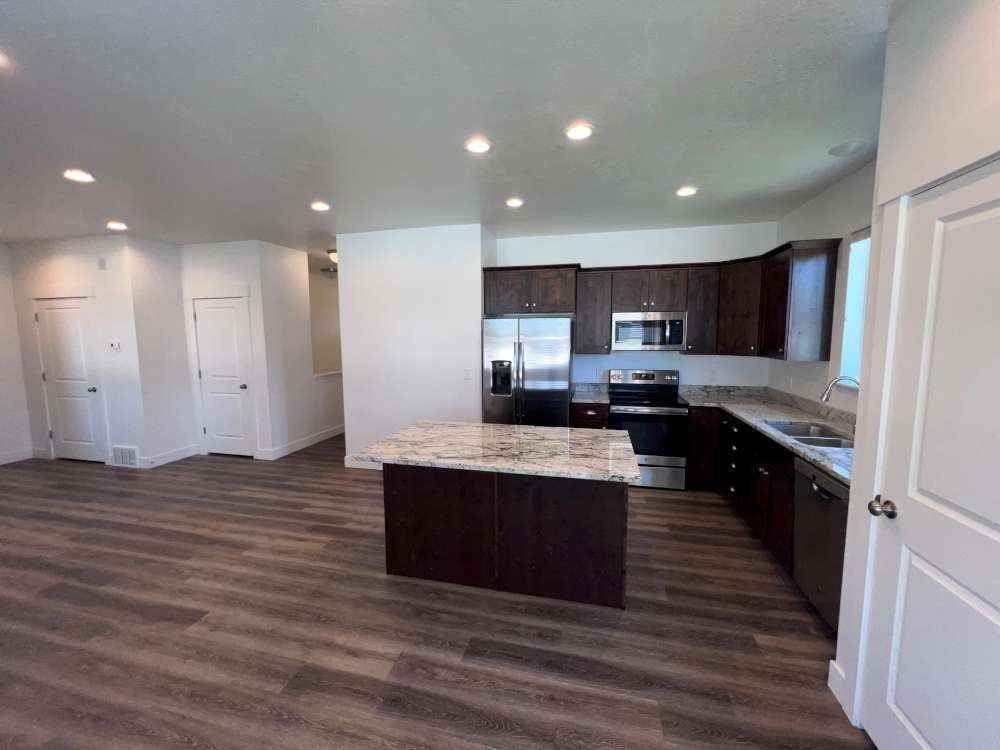 637 Se - Photo 2 of 21