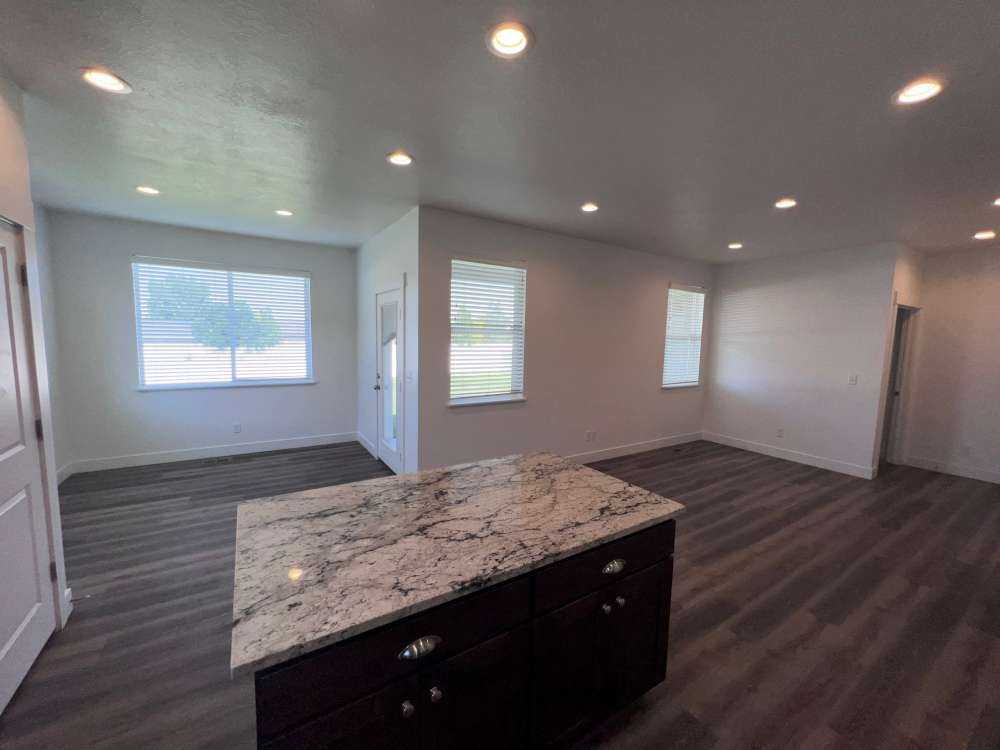 637 Se - Photo 3 of 21