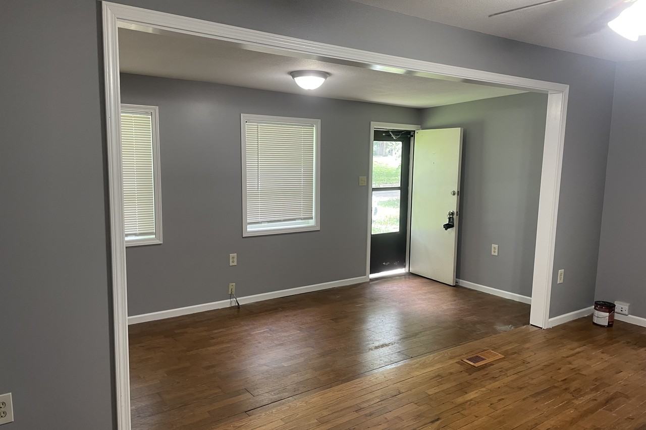 319 Nw Waite St - Photo 3 of 16