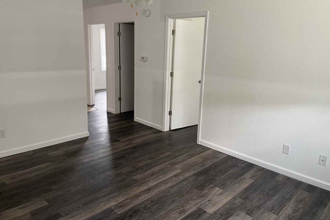 2820 Se Monroe St - Photo 2 of 9