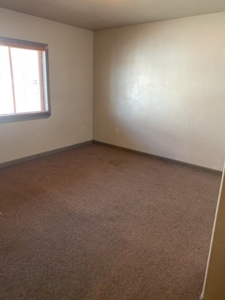 468 North Bent Street - Photo 3 of 8