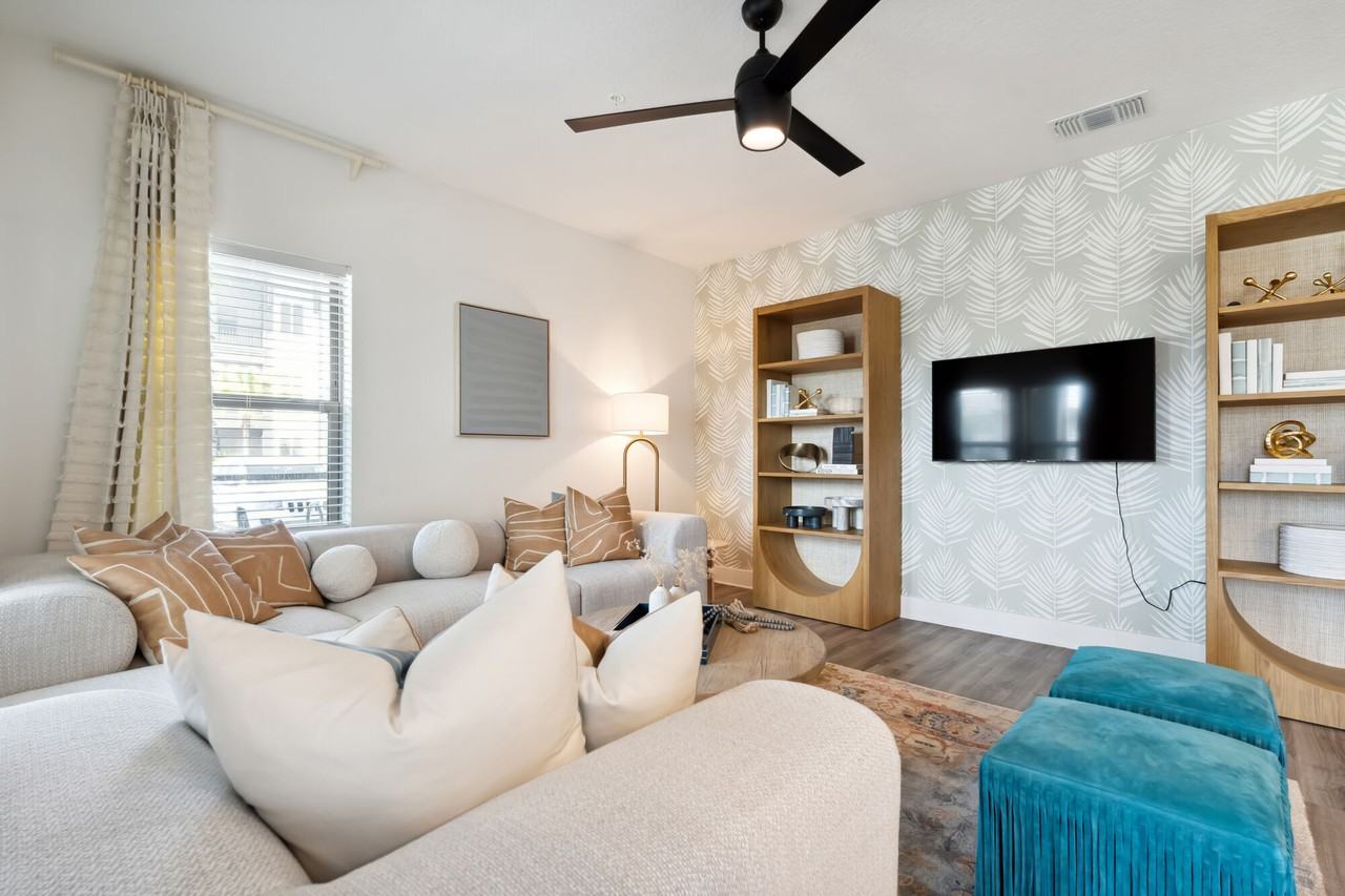 Row Waterside - Photo 7 of 20