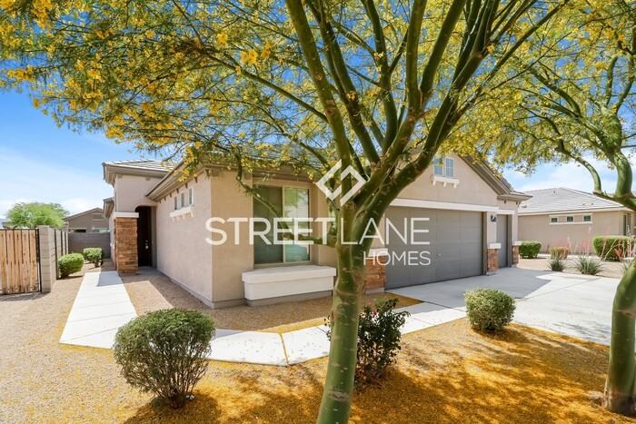 12155 W Rio Vista Ln - Photo 2 of 16