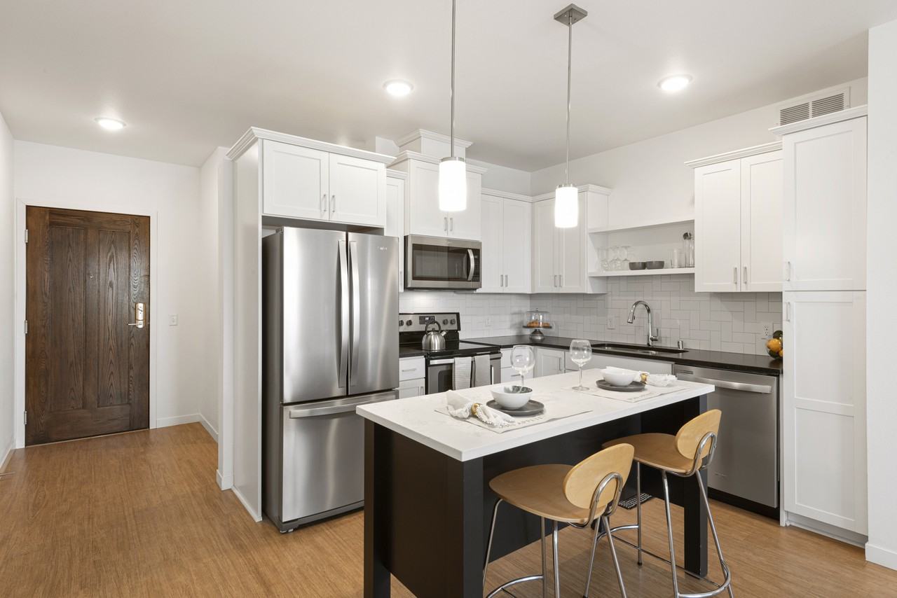 Grand & Syndicate Apartments - Photo 4 of 21