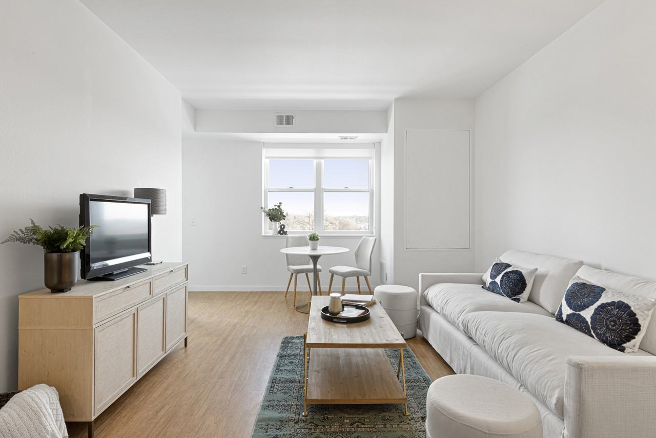 Grand & Syndicate Apartments - Photo 6 of 21