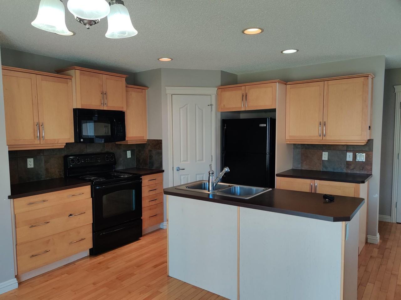 222 Royal Oak Circle Northwest - Photo 2 of 8