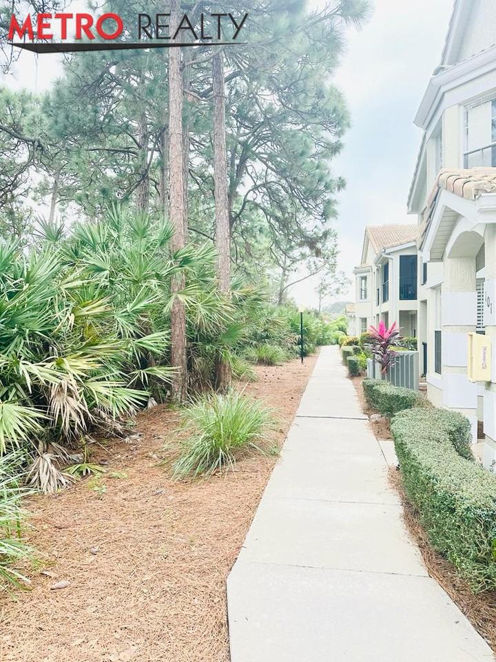 116 Southwest Peacock Boulevard #9-202 - Photo 3 of 42