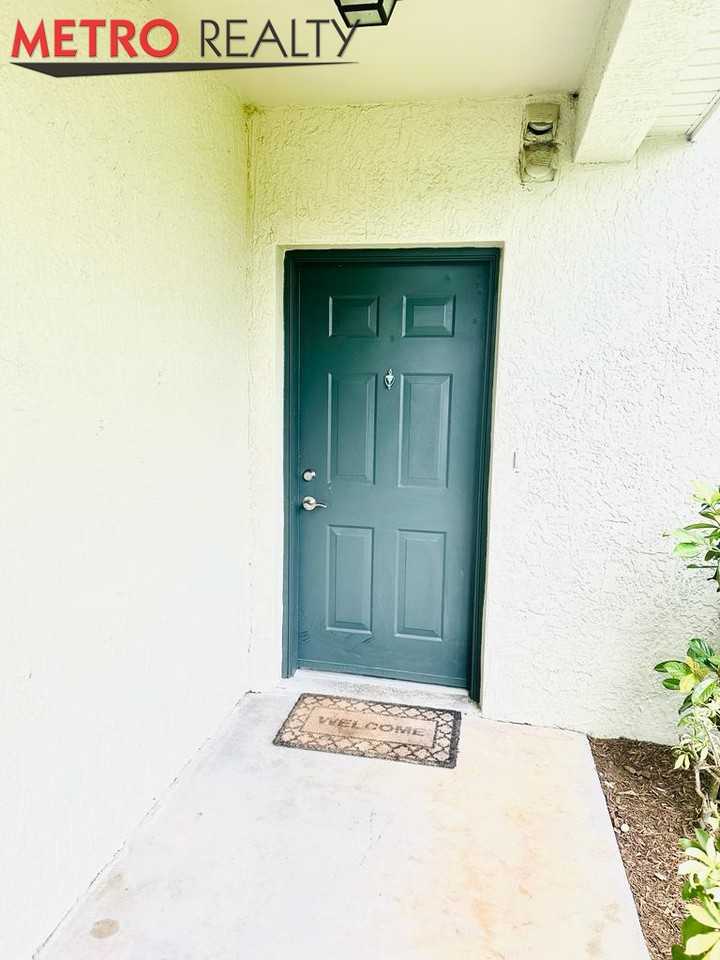 116 Southwest Peacock Boulevard #9-202 - Photo 4 of 42