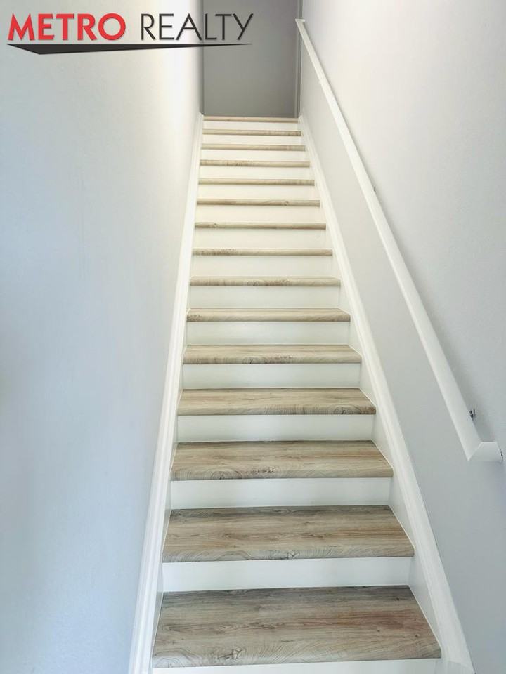 116 Southwest Peacock Boulevard #9-202 - Photo 5 of 42