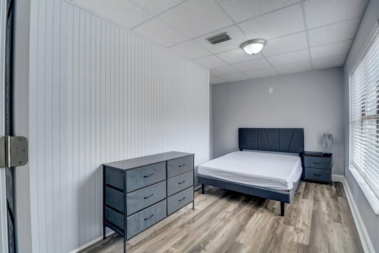 Cezanne Dr N - Photo 7 of 8