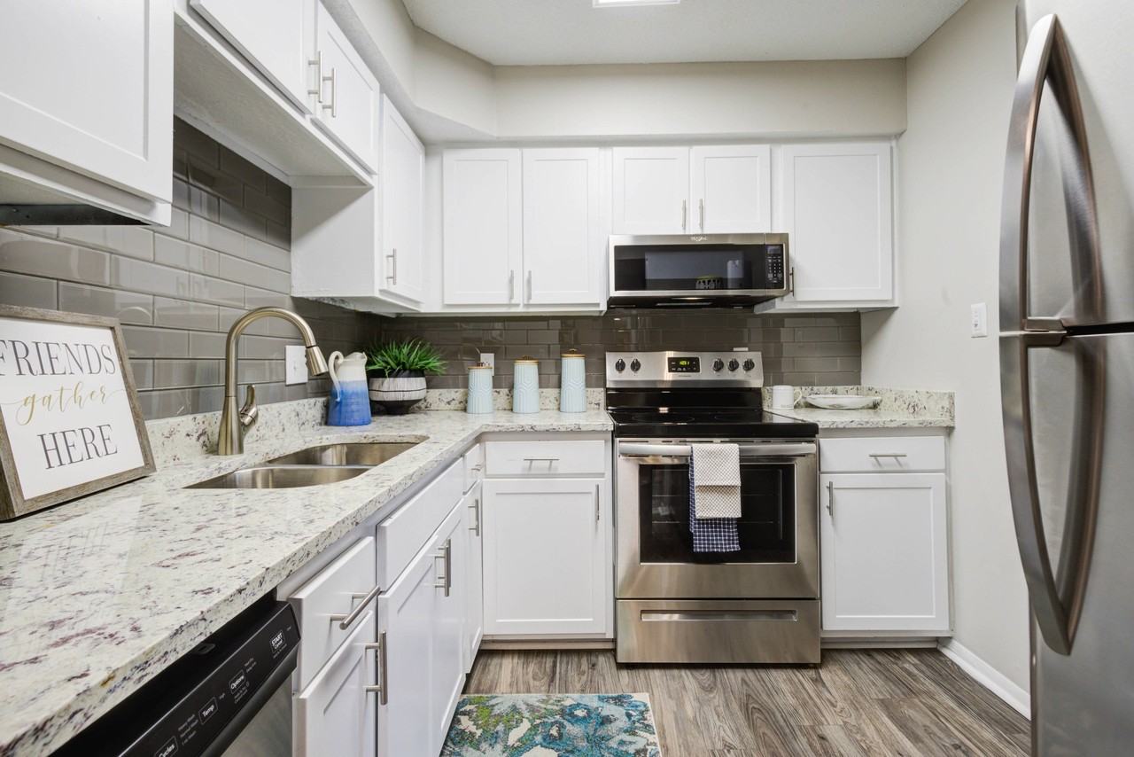 Summerville Station - Photo 2 of 40