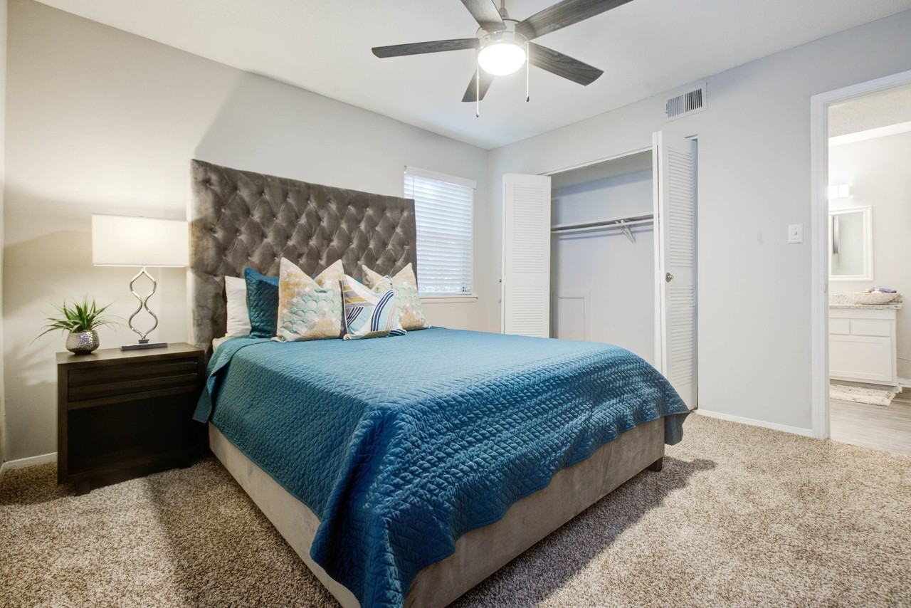 Summerville Station - Photo 3 of 40