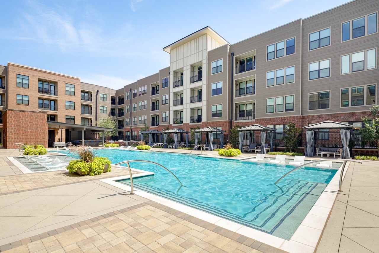 AMLI Addison - Photo 3 of 50