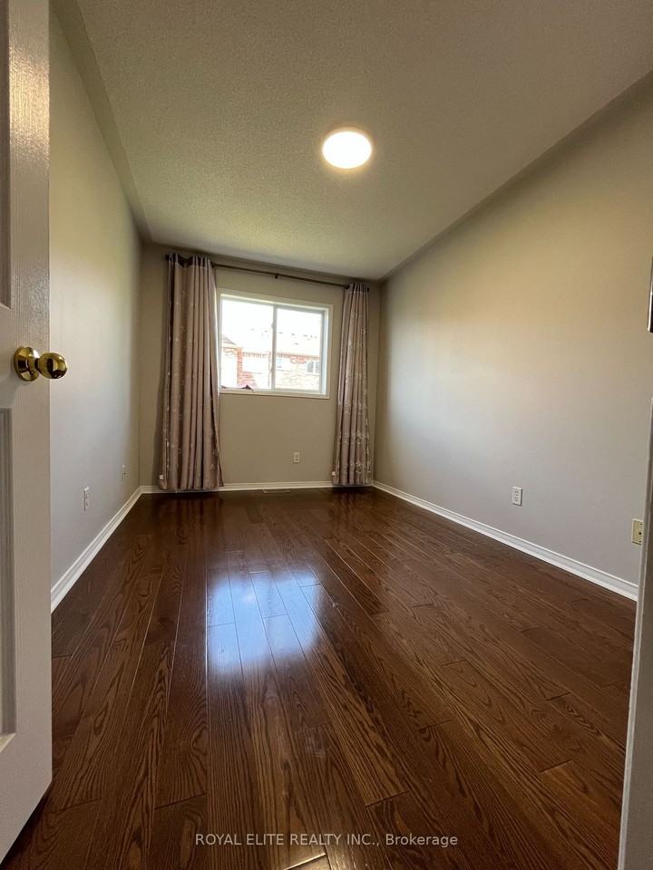 61 Maffey Crescent #None - Photo 2 of 6