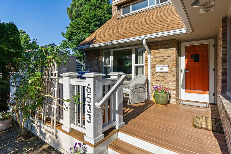 6533 48th Ave Ne - Photo 2 of 27