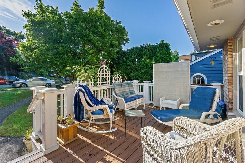 6533 48th Ave Ne - Photo 3 of 27